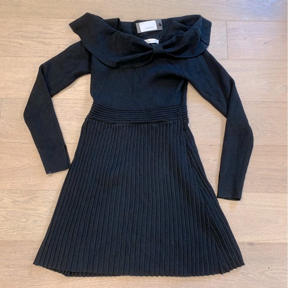 ‼️3/$30‼️ Knit A Line Dress with Bow Detail - Picture 1 of 5